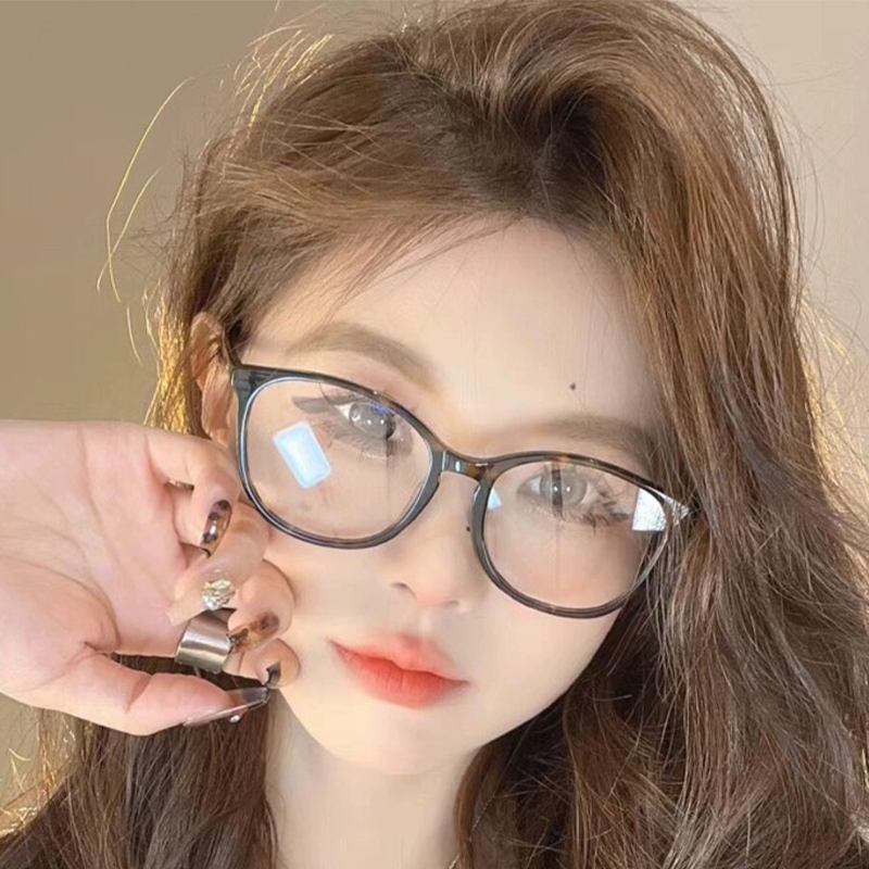 Xiao Xiangfeng Black Frame Glasses Female Net Red Makeup Artifact Can Be Matched With Degree Ultra-Light Small Face Oval Cat Eye Frame 9071